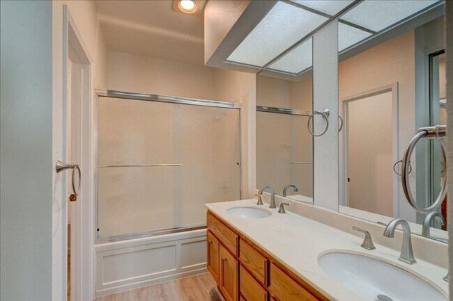 Building Photo - Resort Like Living 2 Master Suites Condo F...