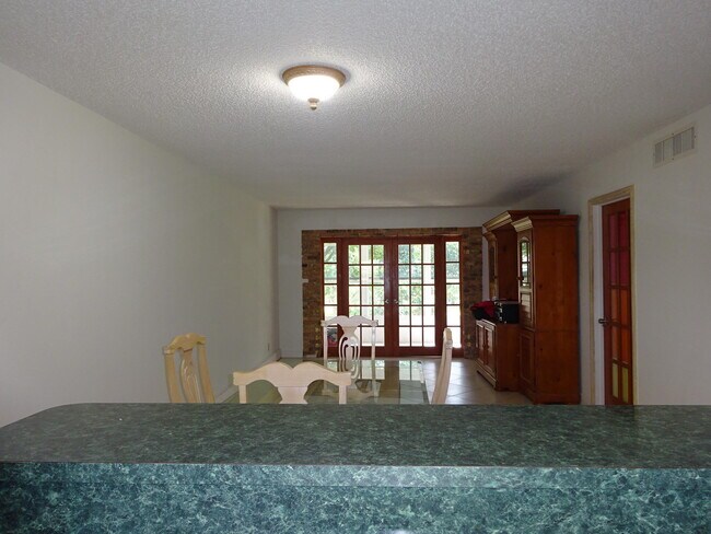 Building Photo - 605 S State Rd 7