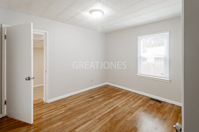 Building Photo - 604 Harrison St