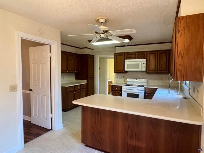 Building Photo - 115 Wedgewood Ct