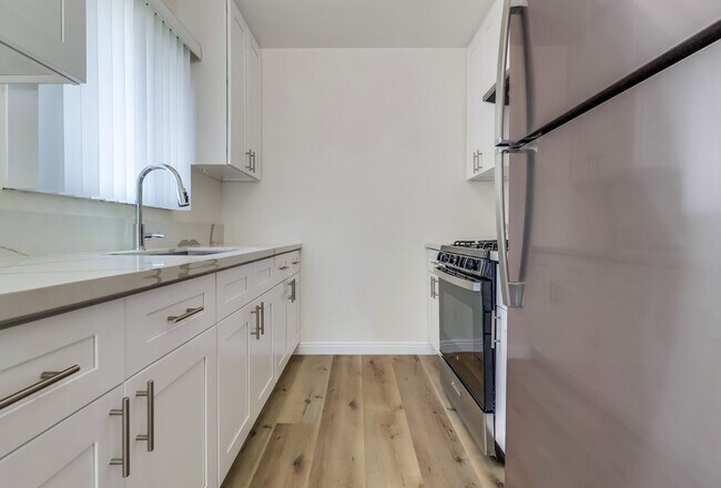 Interior Photo - 3121 W Slauson (B)
