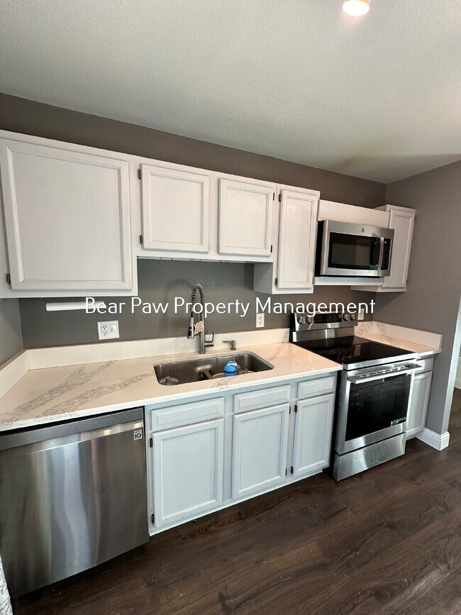 Building Photo - Spacious 3-Bed, 3-Bath Gem in Arvada!"