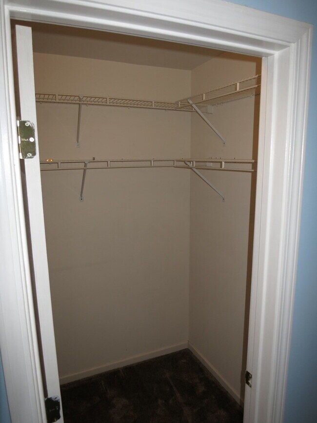 Building Photo - 2039 Tamahawk Ln
