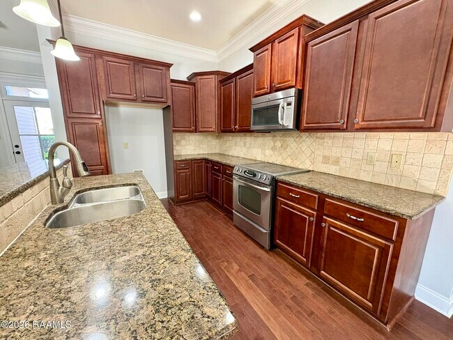 Building Photo - 120 Mirada Ln