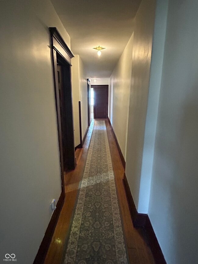 Building Photo - 963 Woodruff Pl W Dr