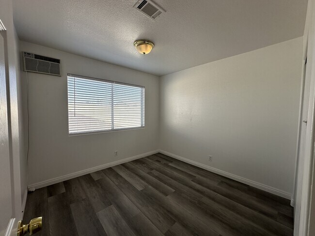Building Photo - 6905 Singing Dunes Ln