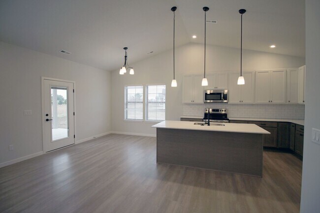 Building Photo - 2206 Rocky Ln