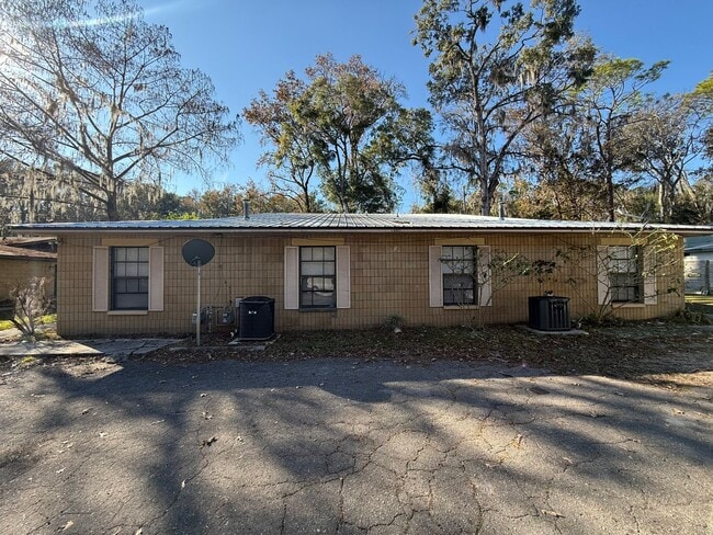 Building Photo - 4330 SW 74th Terrace