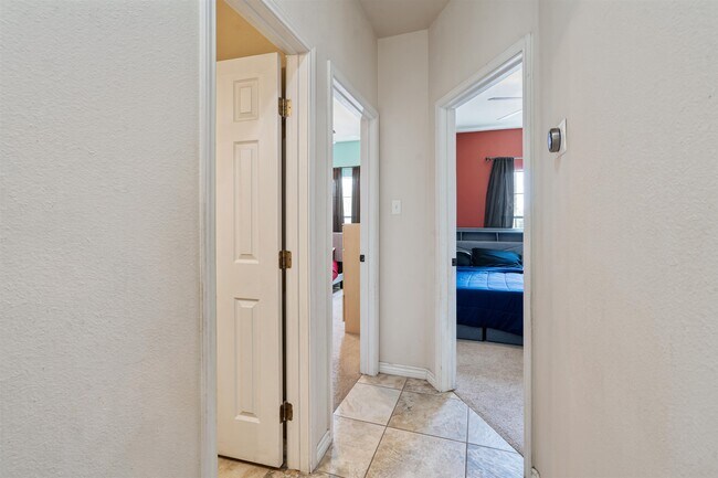 Building Photo - 103 Spike Run