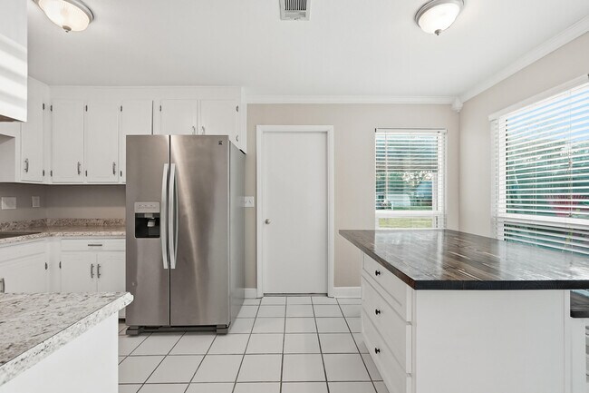 Building Photo - 266 Honeysuckle Way