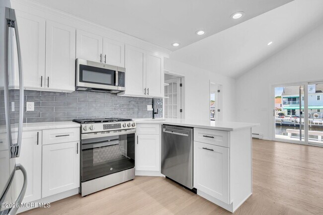 Building Photo - 90 Spinnaker Ct