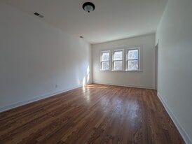 Building Photo - 1520 W Melrose St