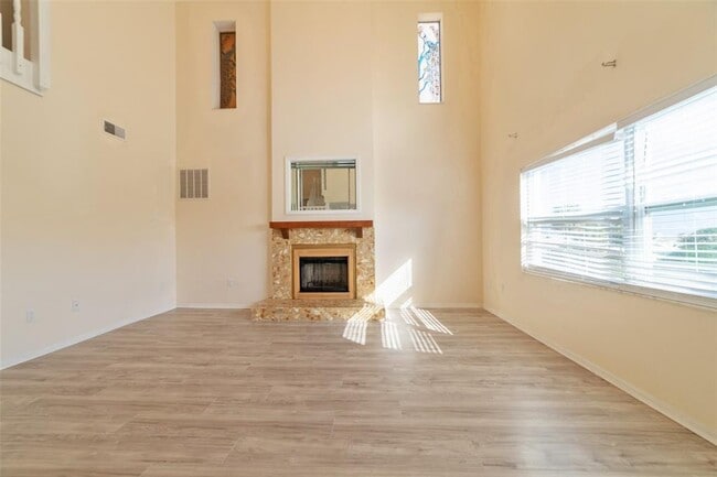 Building Photo - 5521 W Shr Dr