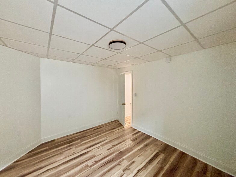 Bedroom facing interior door - 520 Fremont St