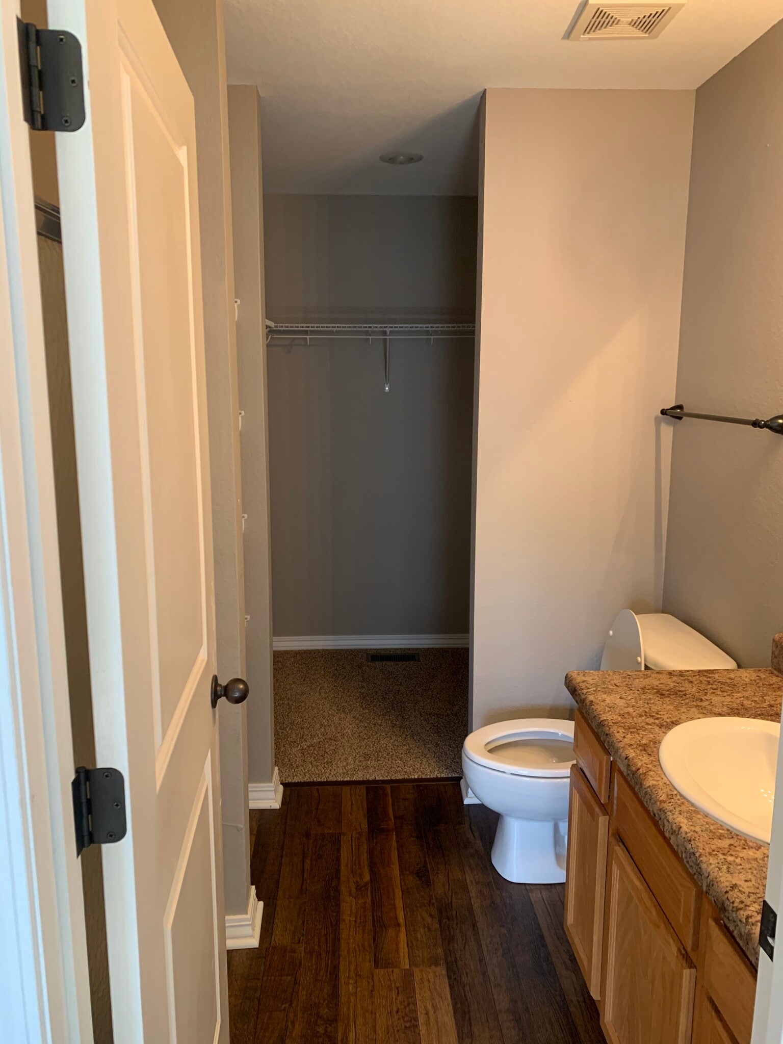Master bath + closet - 2874 W Lakewood Dr