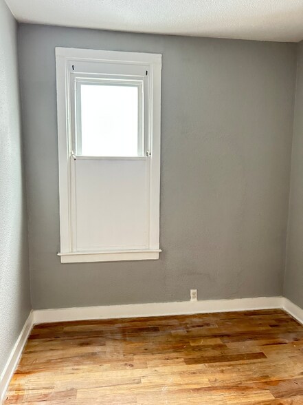 Building Photo - 8213 S Houston Ave