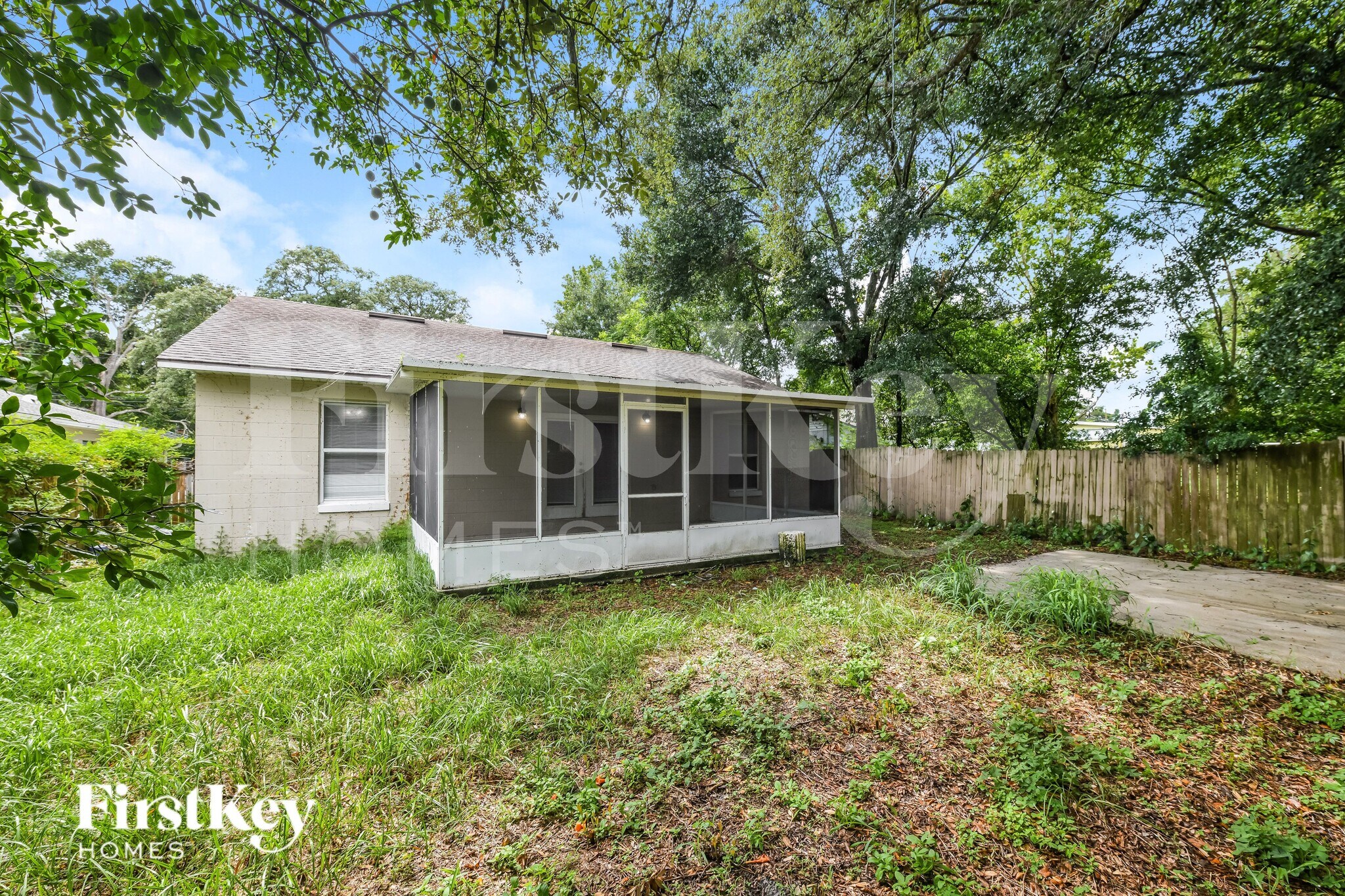 Building Photo - 325 Crabtree Ave