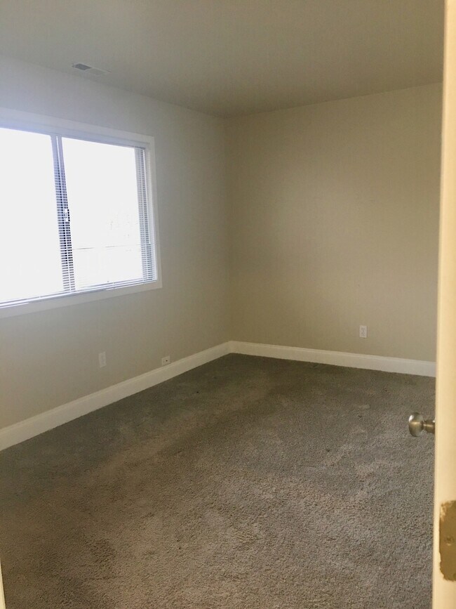 Building Photo - 6883 Fillmore Dr