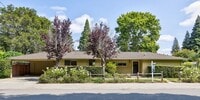 Building Photo - Lovely home near the Willows