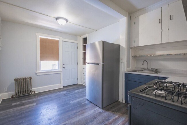 Building Photo - 1009 12th St NW