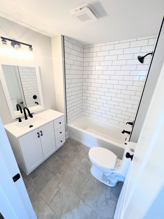 Building Photo - 3 Bed | 2 Bath | 1+ Acre | 2-Car Garage | ...