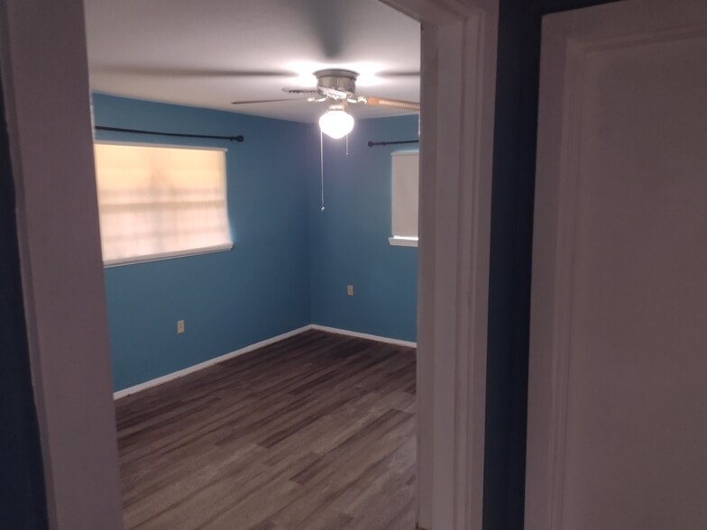 Room4 - 1620 Landry Dr