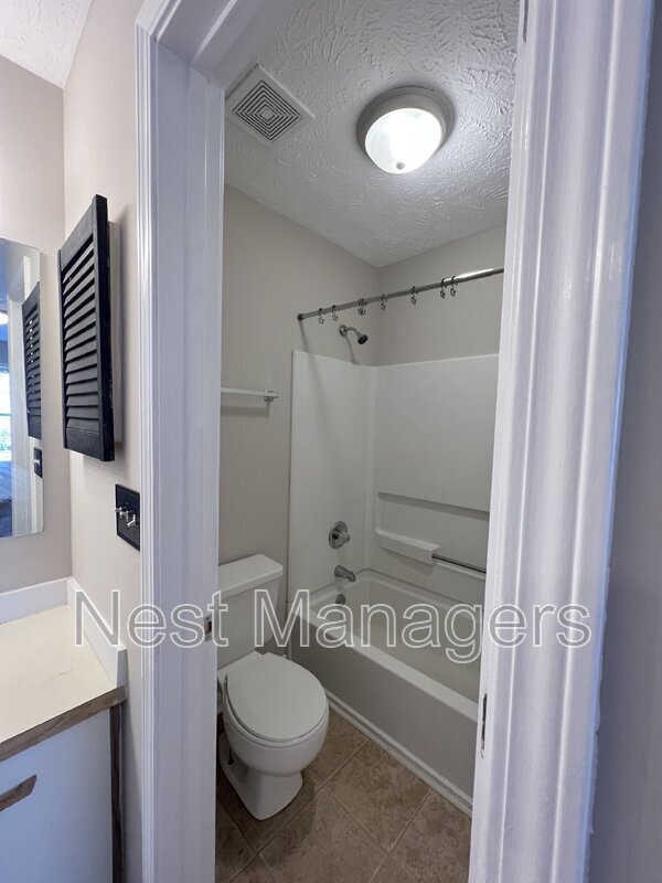 Building Photo - 1018 Wood Creek Dr