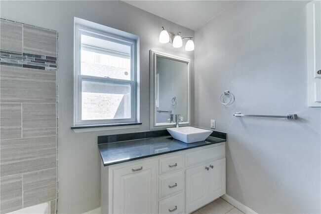 Building Photo - Luxury Living in Quail Creek!!