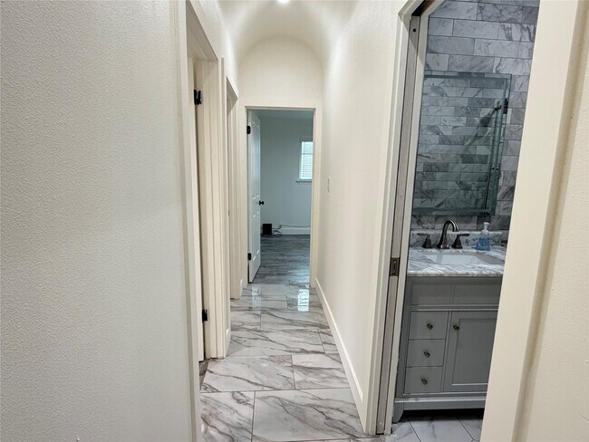 Building Photo - 1427 Kappa St