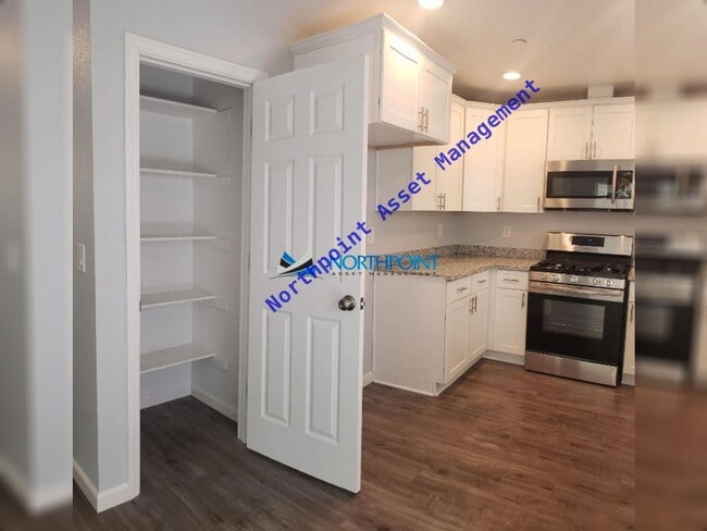 Building Photo - 4 BR/2.5 BA | Newly Renovated Single Family Home | 1-Car Covered Parking | Fully Fenced Backyard