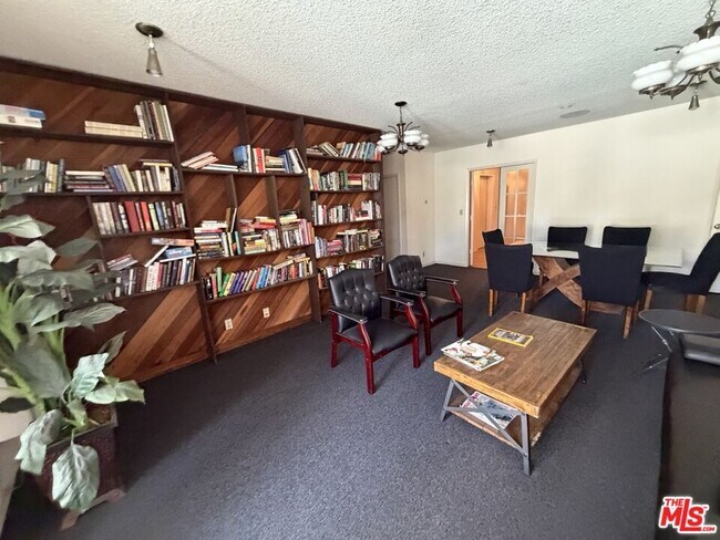Building Photo - 14315 Riverside Dr