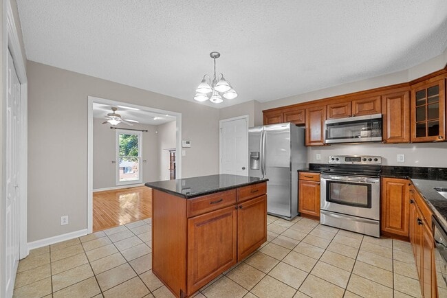 Building Photo - 3 Bedroom Home In Meadowbrook Subdivision For Rent!