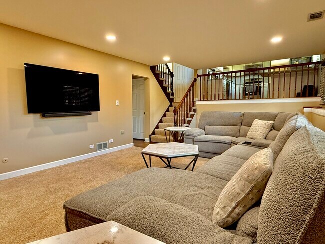 Building Photo - 411 Sequoia Ct