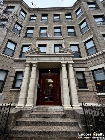 Building Photo - 19 Peterborough St