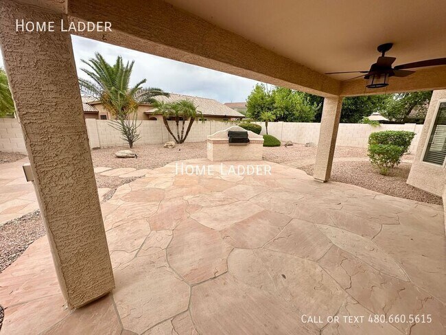 Building Photo - 9732 E Kiowa Ave