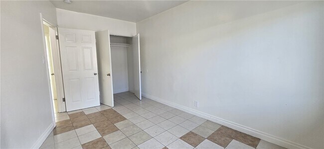 Building Photo - 1095 E Nocta St