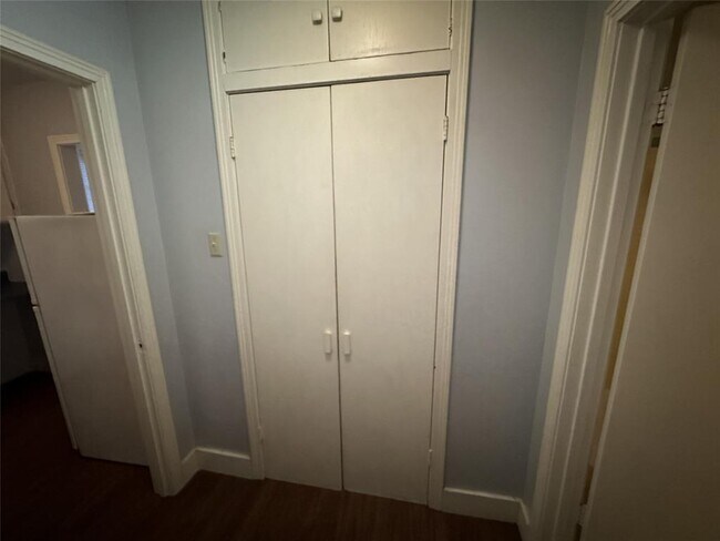 Building Photo - 1009 W 25th St