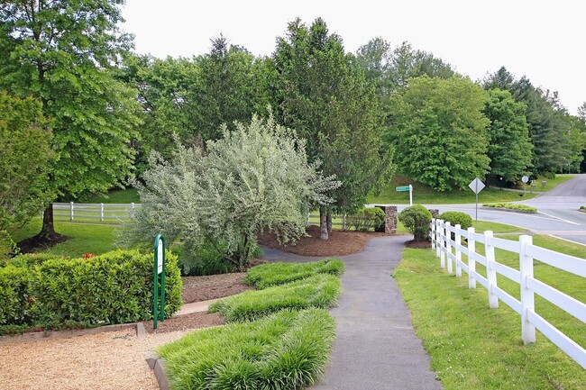 Building Photo - Spacious Foxcroft Home With Fenced Yard