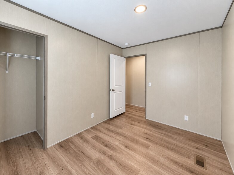 Building Photo - 123 Preston Dr
