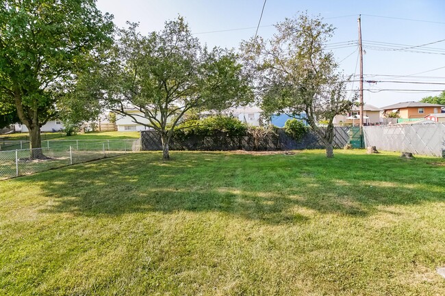 Building Photo - 3193 Elmreeb Dr