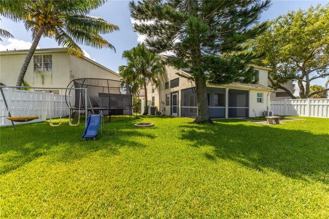 Building Photo - 10931 SW 10th Pl