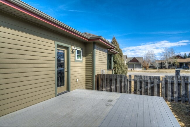 Building Photo - 32 E Clara Ct