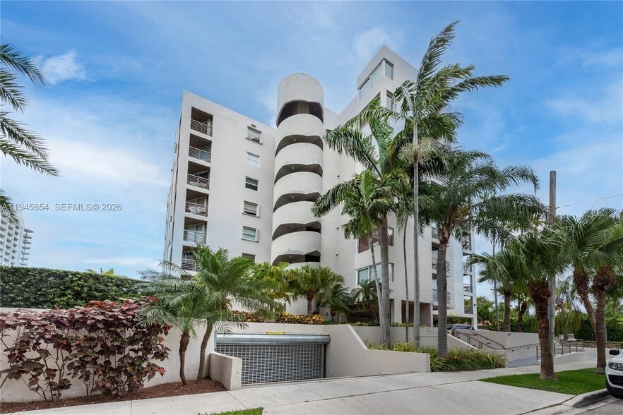 Building Photo - 2400 SW 3rd Ave