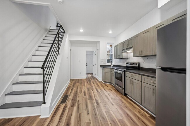 Building Photo - 3BR/1BA | Modern Interior| Fast Approval