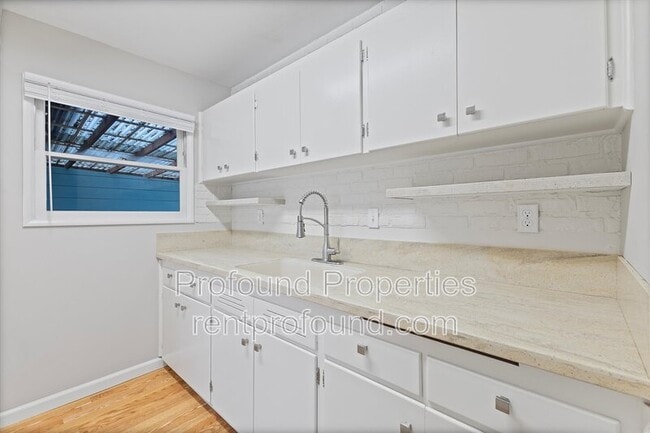 Building Photo - 3539 N Arlington Pl