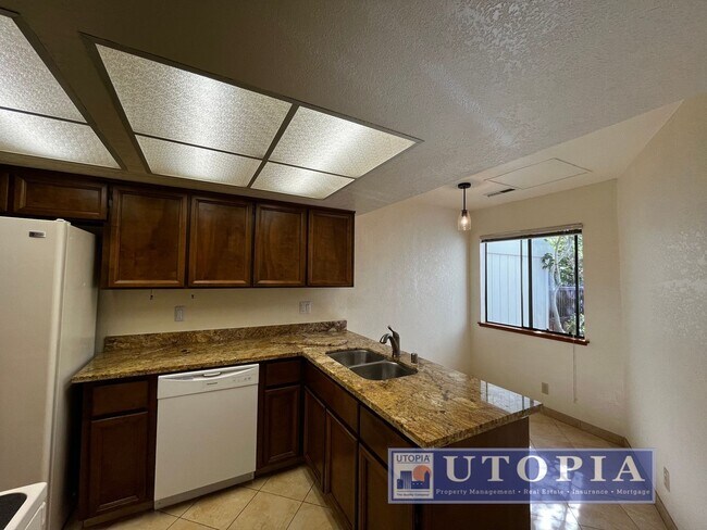 Building Photo - Charming Santa Cruz Townhouse: 3 Beds, 2.5 Baths with Private Patio, Spacious Layout, and Prime L...