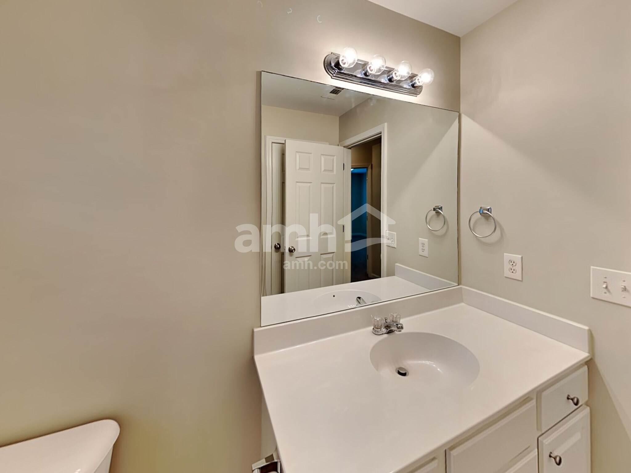 Building Photo - 5 Horseshoe Ln