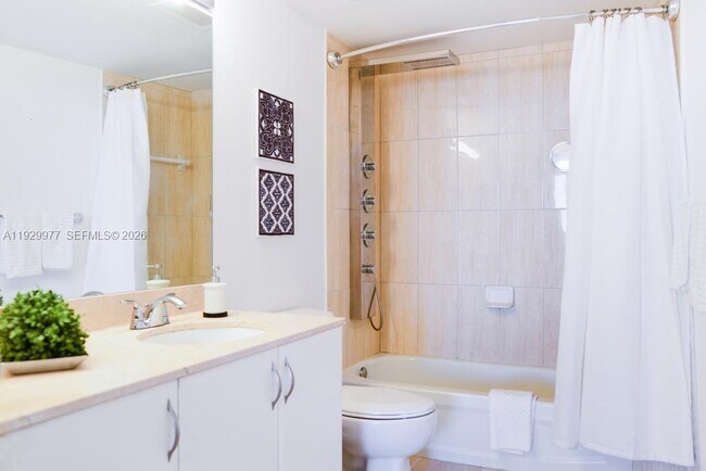 Building Photo - 1750 N Bayshore Dr