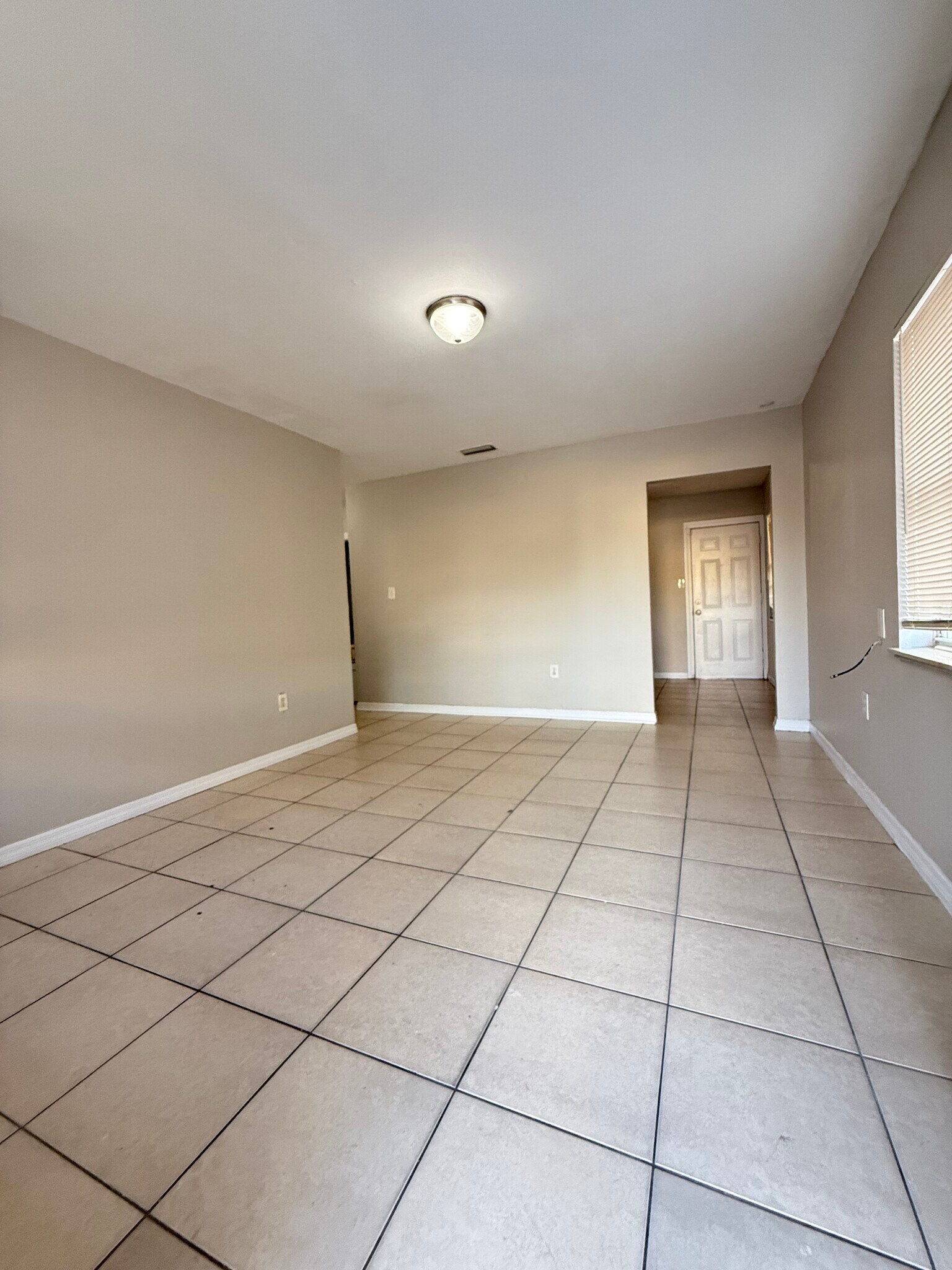 Living room access to kitchen - 4410 N 40th St