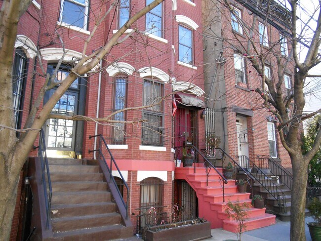 Primary Photo - 257 York St